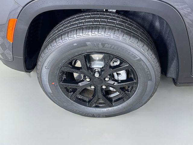 New 2025 Jeep Grand Cherokee Altitude w/ Trailer Tow Package AWD/4WD image 30