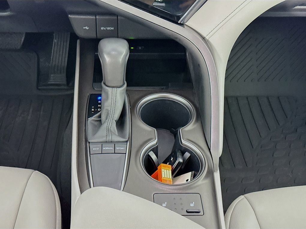 Used 2024 Toyota Camry SE w/ Cold Weather Package image 38