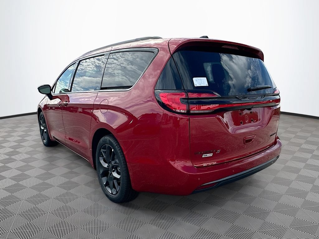 New 2027 Chrysler Pacifica Limited FWD image 6