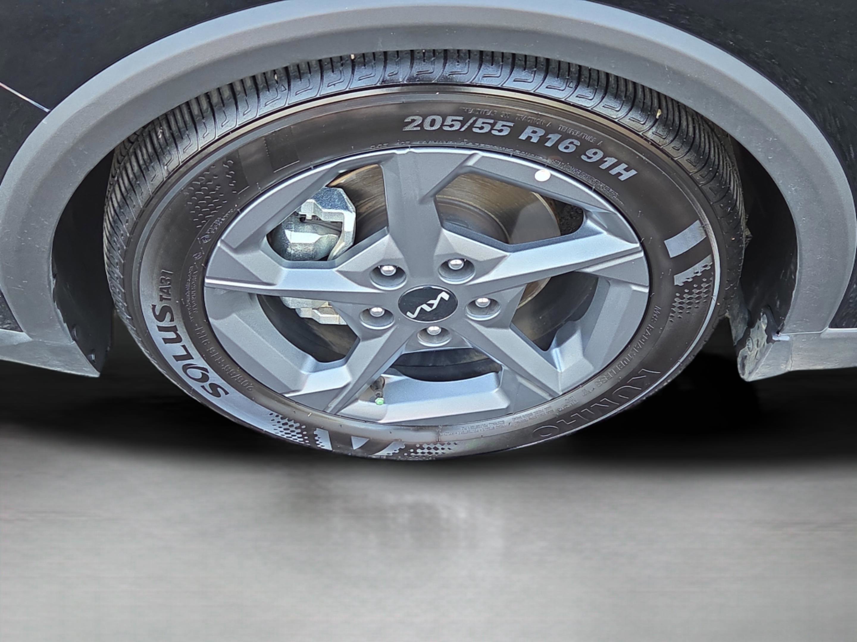 Used 2025 Kia K4 LXS image 10