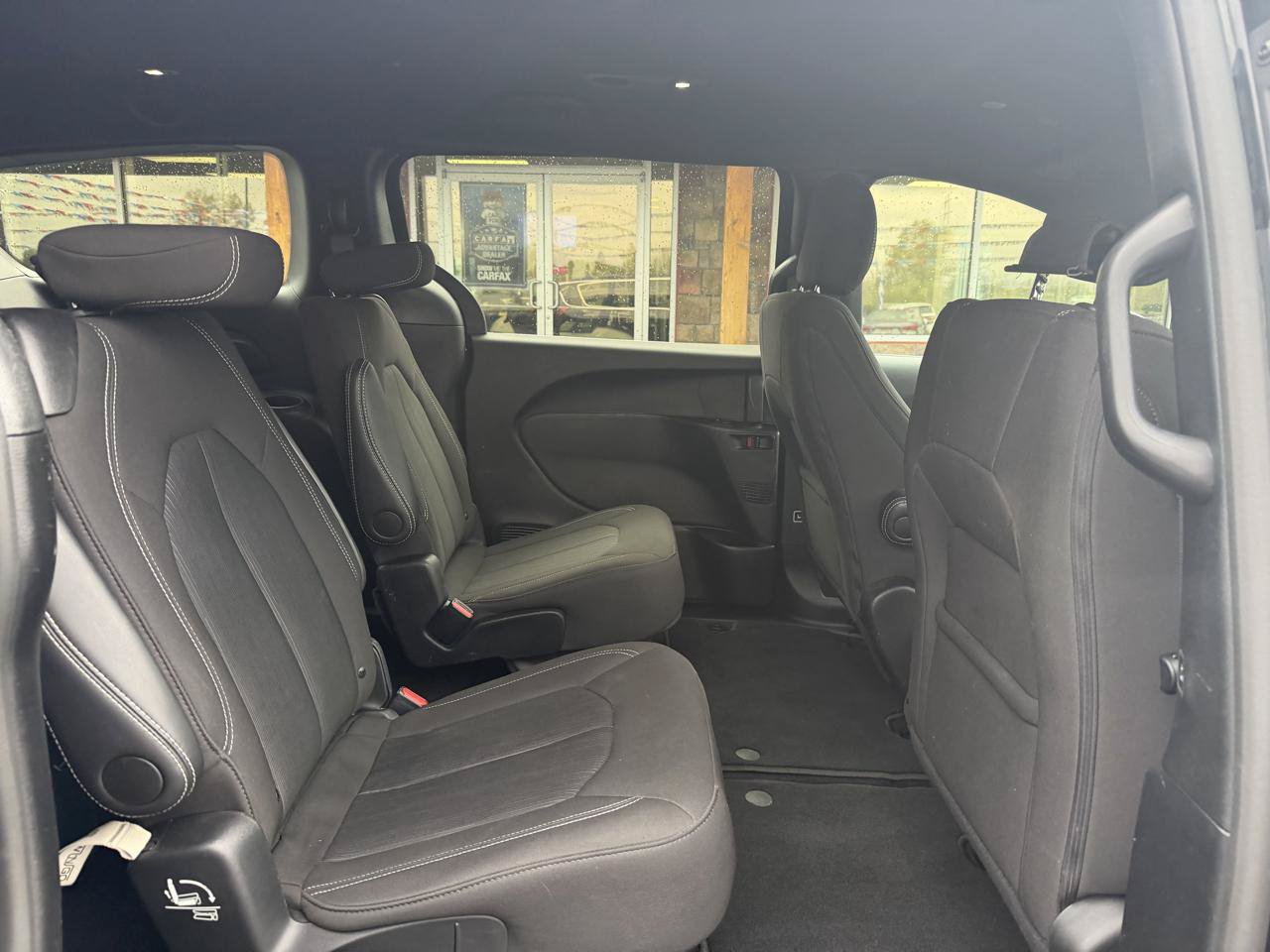 Used 2024 Chrysler Pacifica Touring FWD image 19