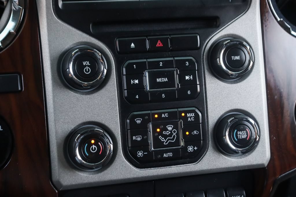 Used 2016 Ford F250 Lariat w/ Lariat Ultimate Package AWD/4WD image 32