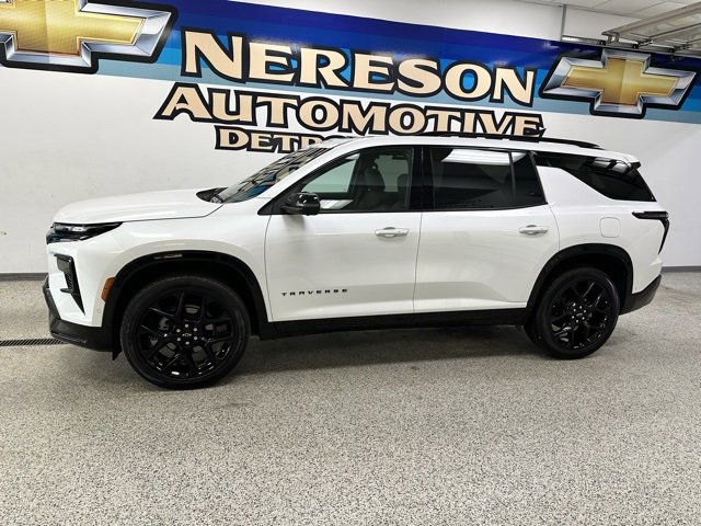 Used 2024 Chevrolet Traverse RS image 2