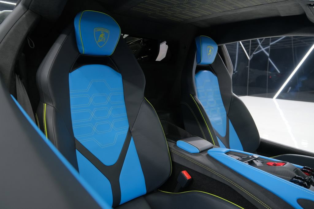 Used 2025 Lamborghini Revuelto AWD/4WD image 33