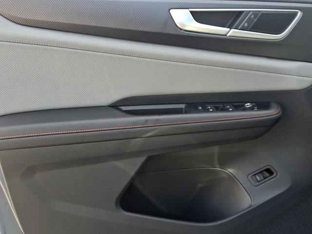 Used 2025 Volkswagen Atlas Peak Edition SE image 14