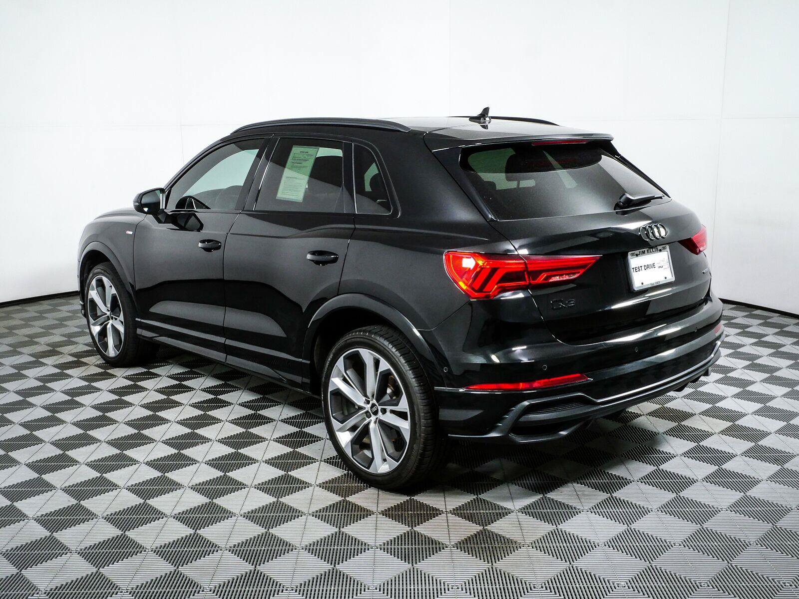 Used 2021 Audi Q3 2.0T Premium Plus w/ Premium Plus Package AWD/4WD image 31
