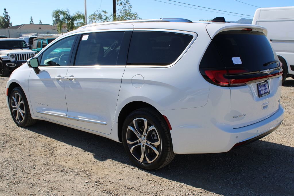 New 2026 Chrysler Pacifica Pinnacle image 6