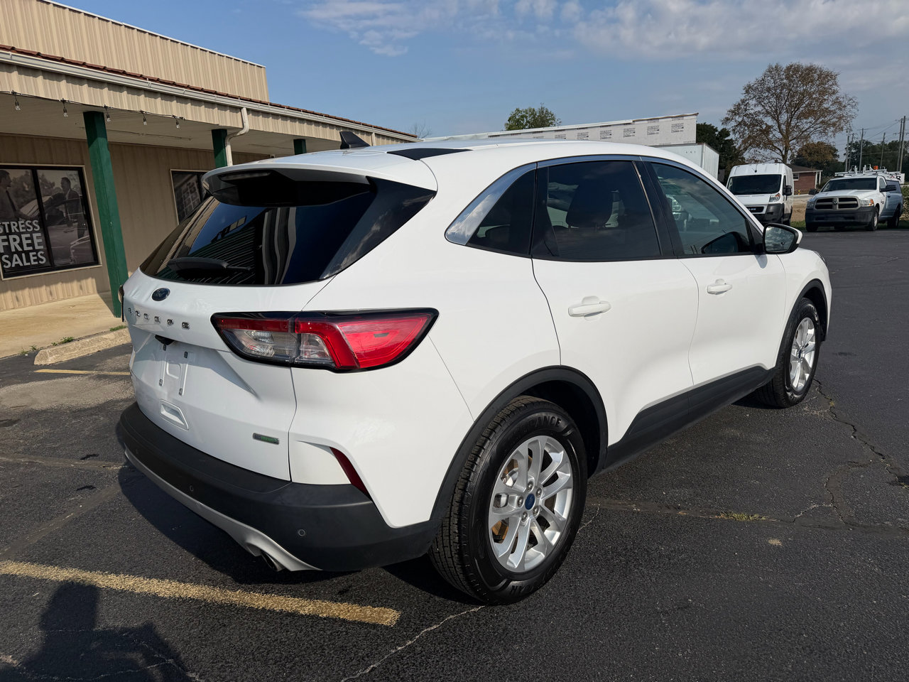 Used 2020 Ford Escape SE image 3