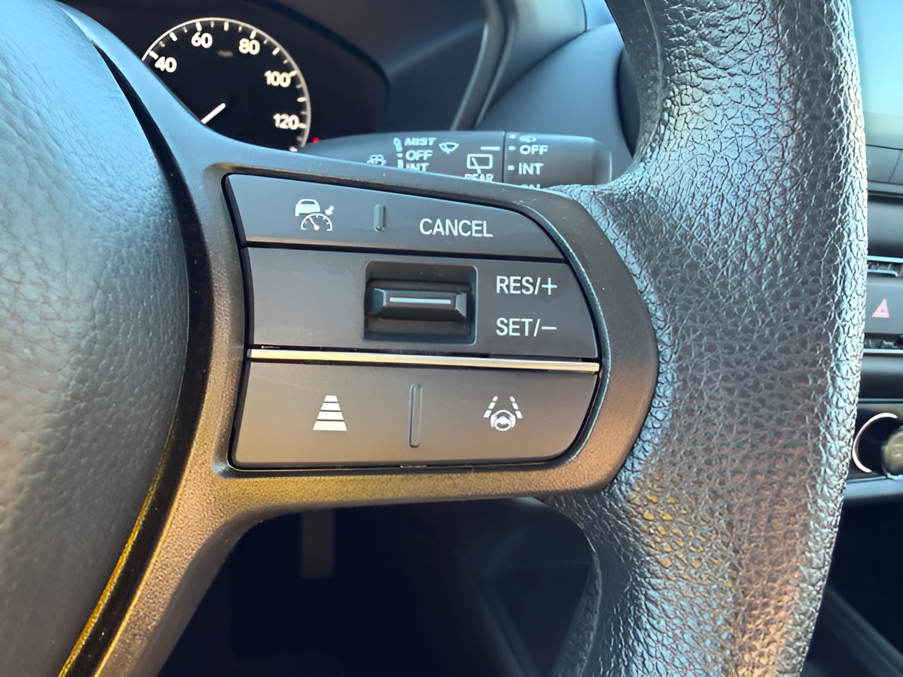 Certified 2025 Honda HR-V LX image 14