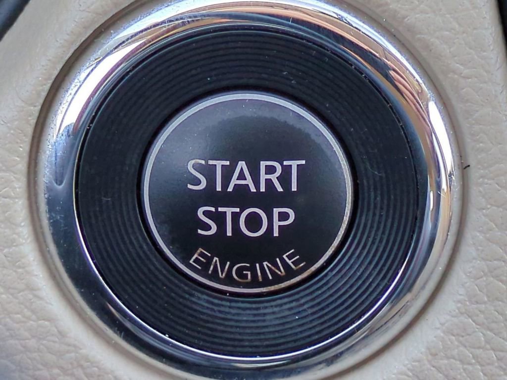 Used 2017 Nissan Rogue SV w/ SV Premium Package image 30