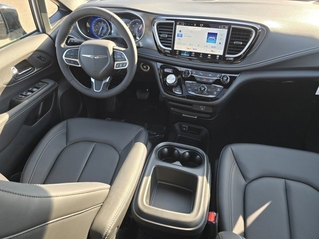 New 2026 Chrysler Pacifica Select image 30