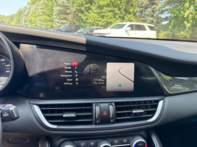 Used 2017 Alfa Romeo Giulia Ti w/ TI 19" Sport Package RWD image 7