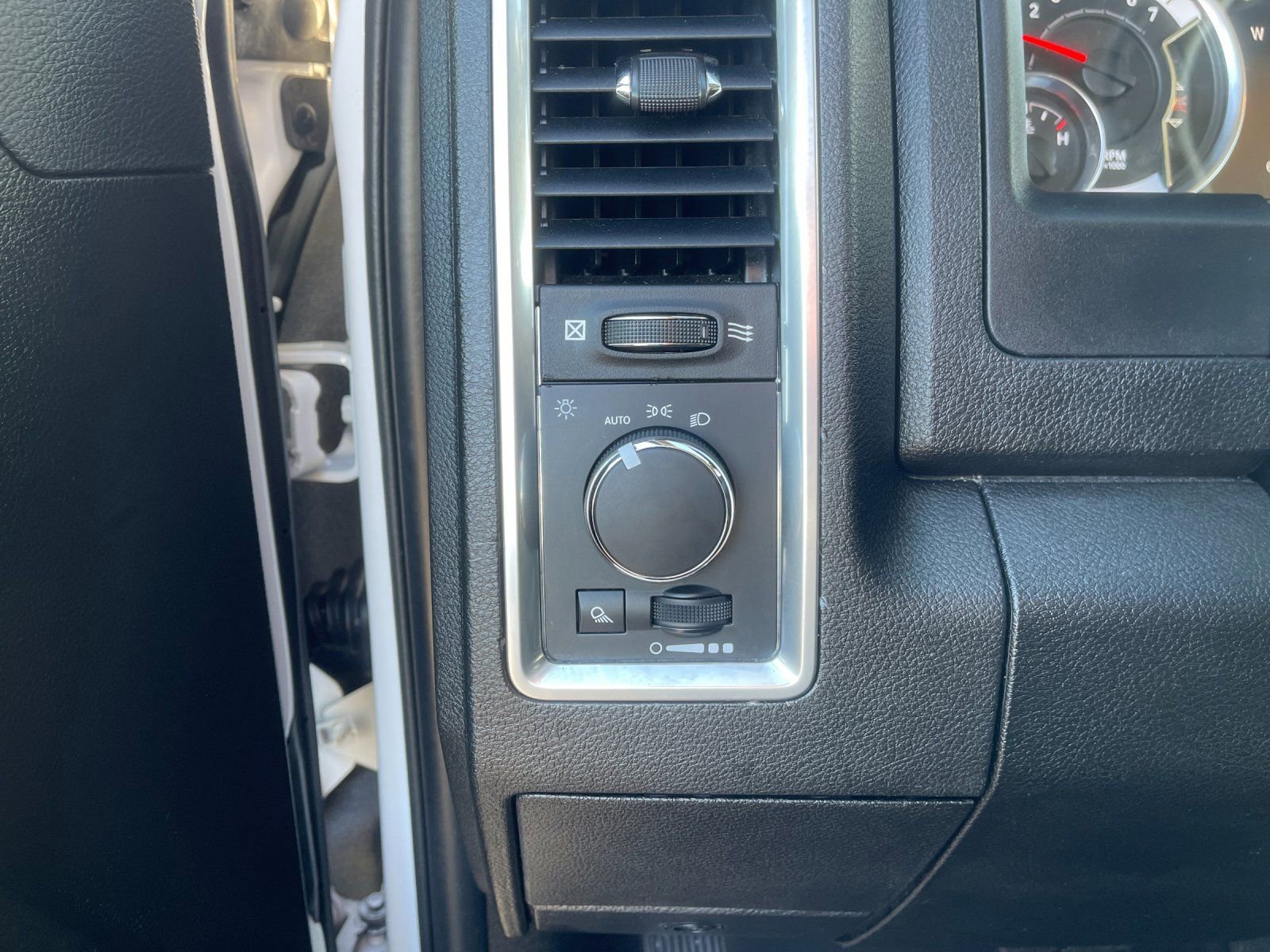 Used 2022 RAM 1500 Classic SLT w/ Electronics Convenience Group image 29