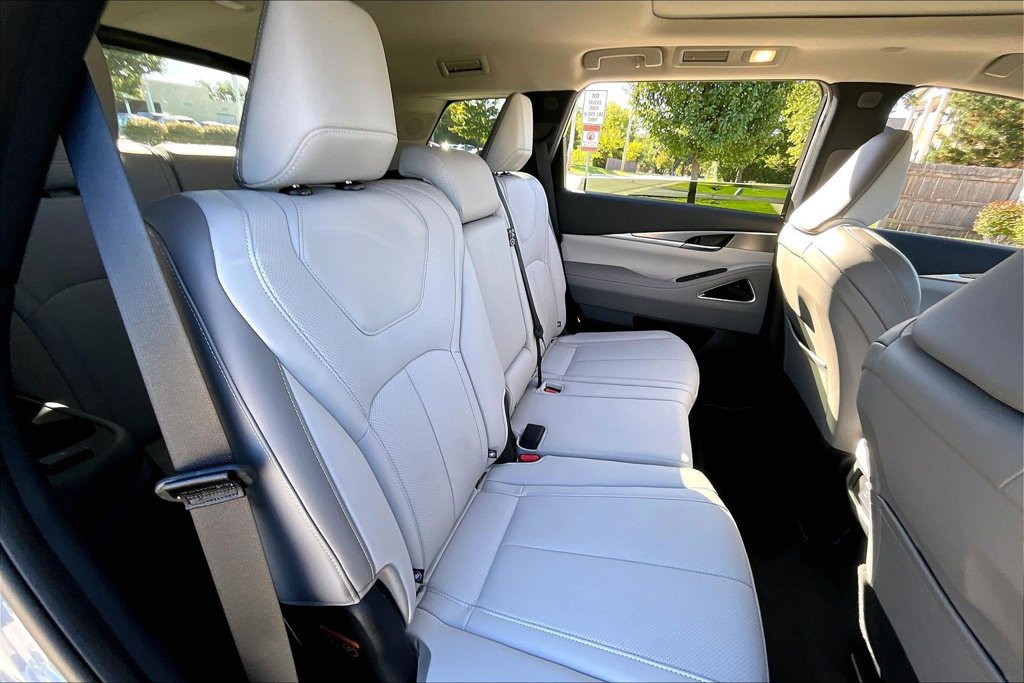 Certified 2027 INFINITI QX60 Luxe w/ Cargo Package AWD/4WD image 30