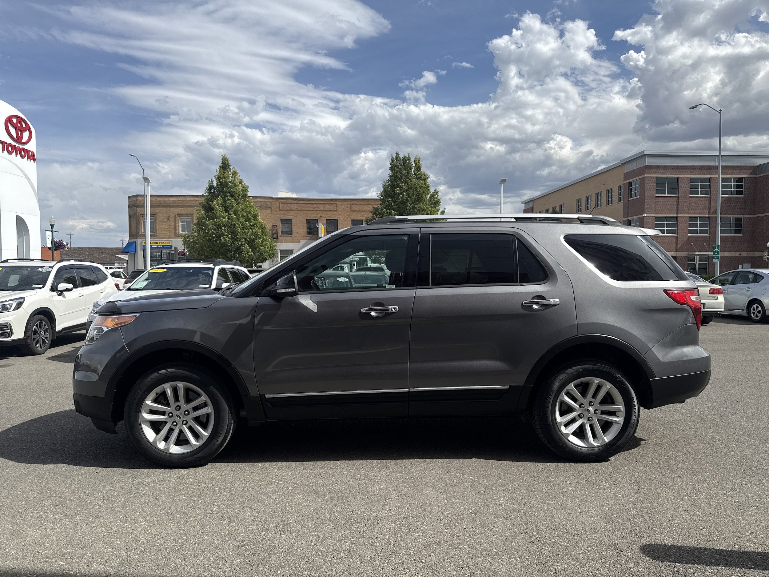 Used 2014 Ford Explorer XLT AWD/4WD image 5