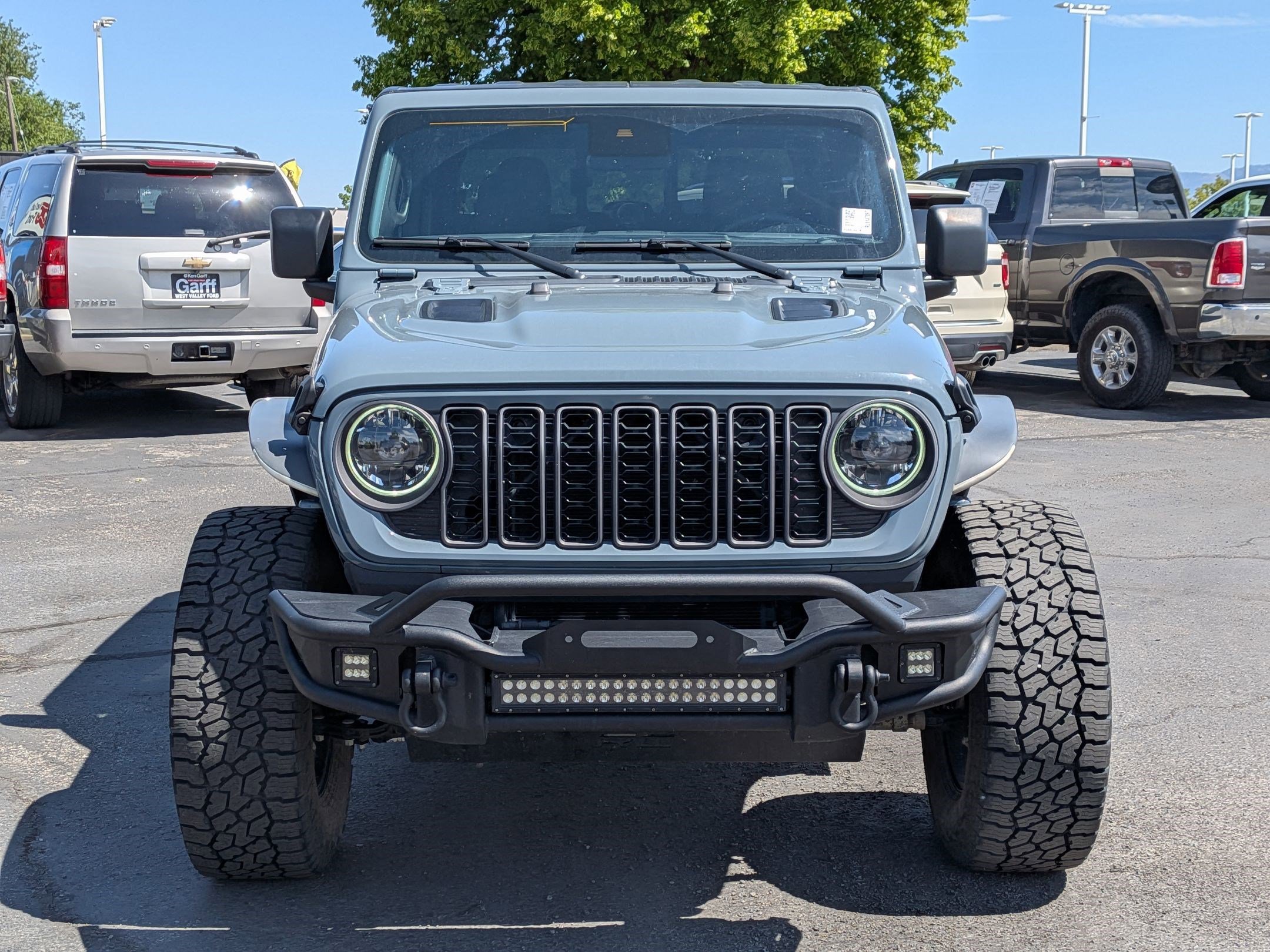 Used 2024 Jeep Gladiator Rubicon w/ Steel Bumper Group AWD/4WD image 11