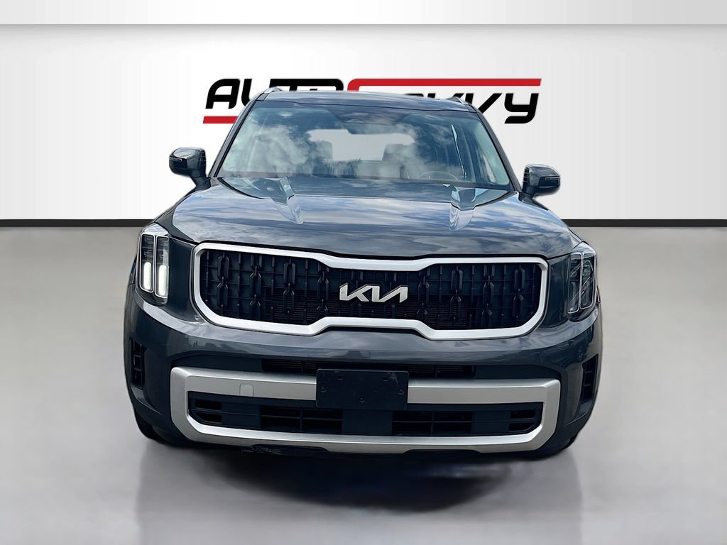 Used 2023 Kia Telluride EX w/ EX Captain's Chair Package AWD/4WD image 2