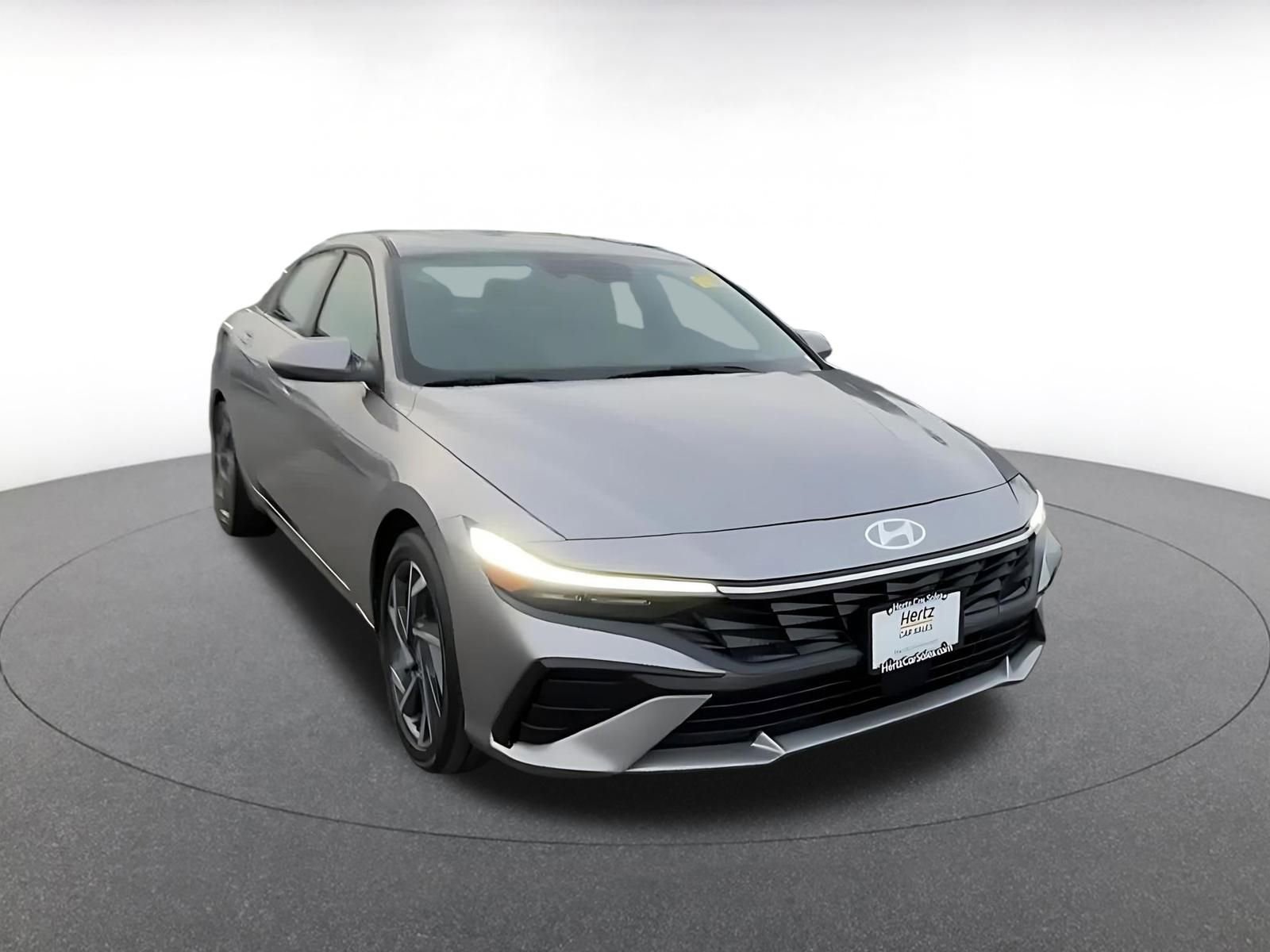 Used 2025 Hyundai Elantra Limited image 3