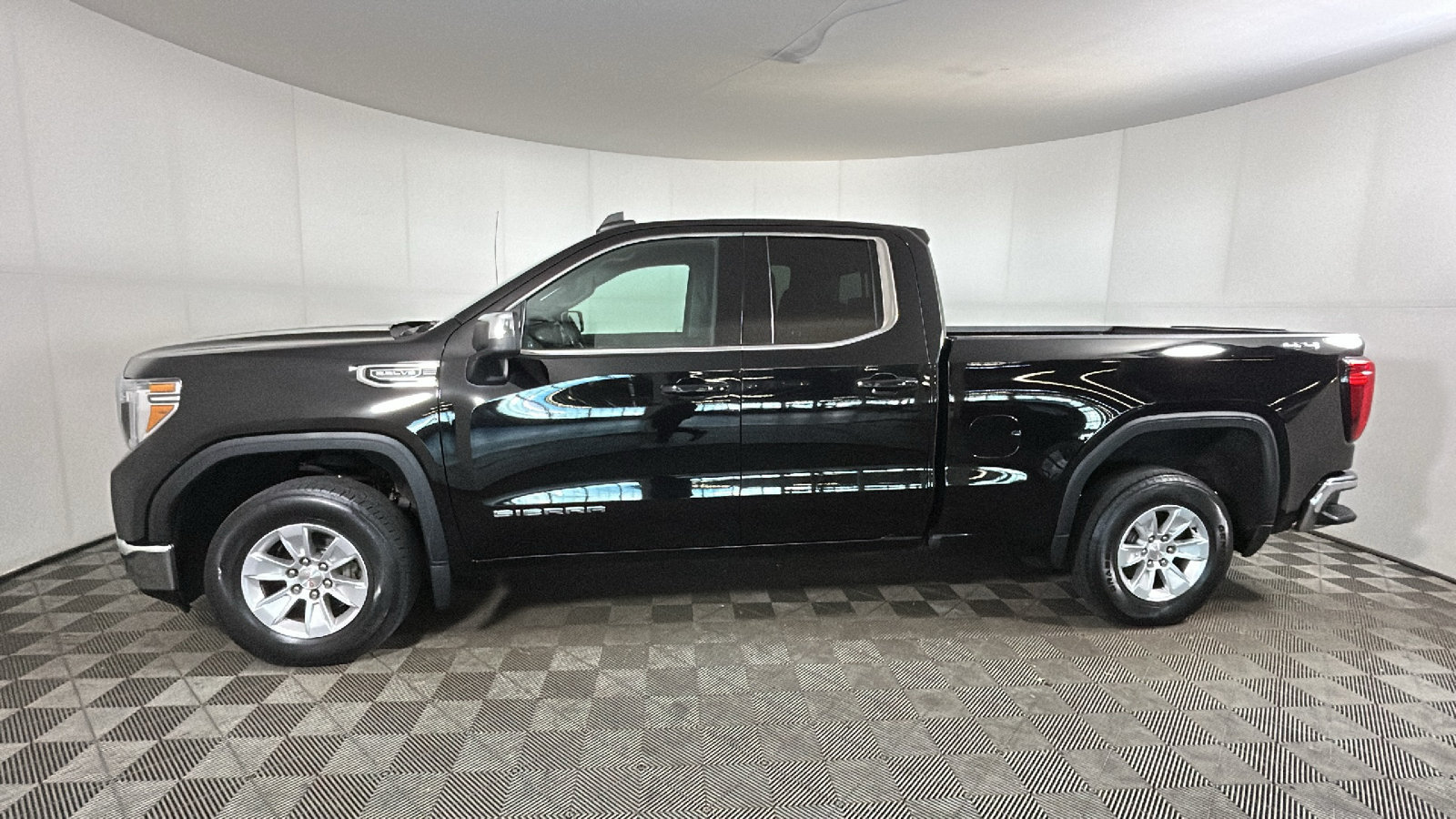 Used 2019 GMC Sierra 1500 SLE w/ SLE Value Package AWD/4WD image 7