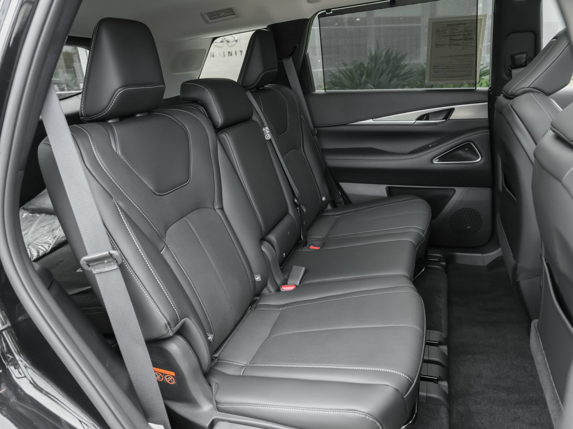 Certified 2026 INFINITI QX60 Luxe w/ Family Package FWD image 36