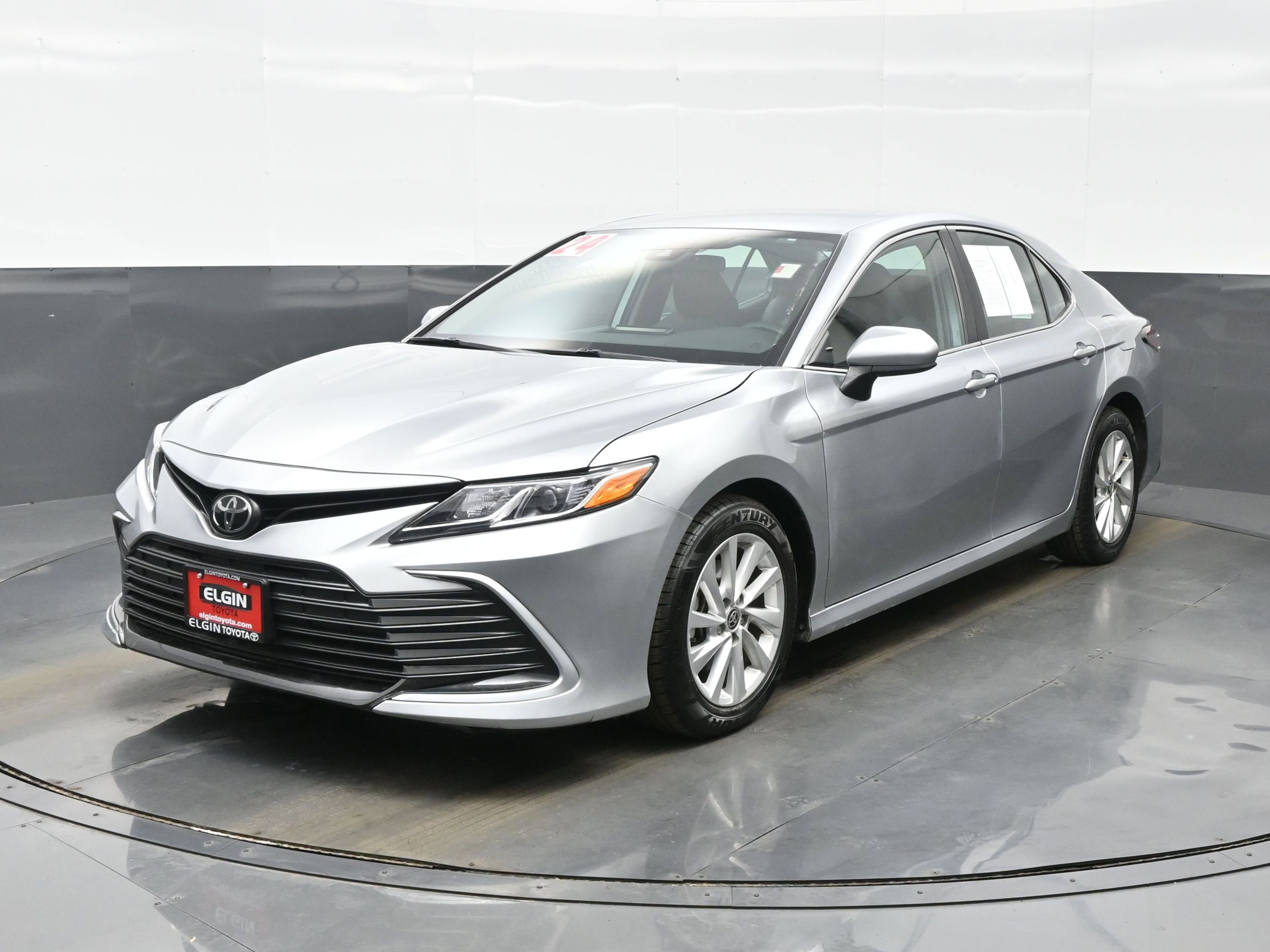 Used 2024 Toyota Camry LE image 2