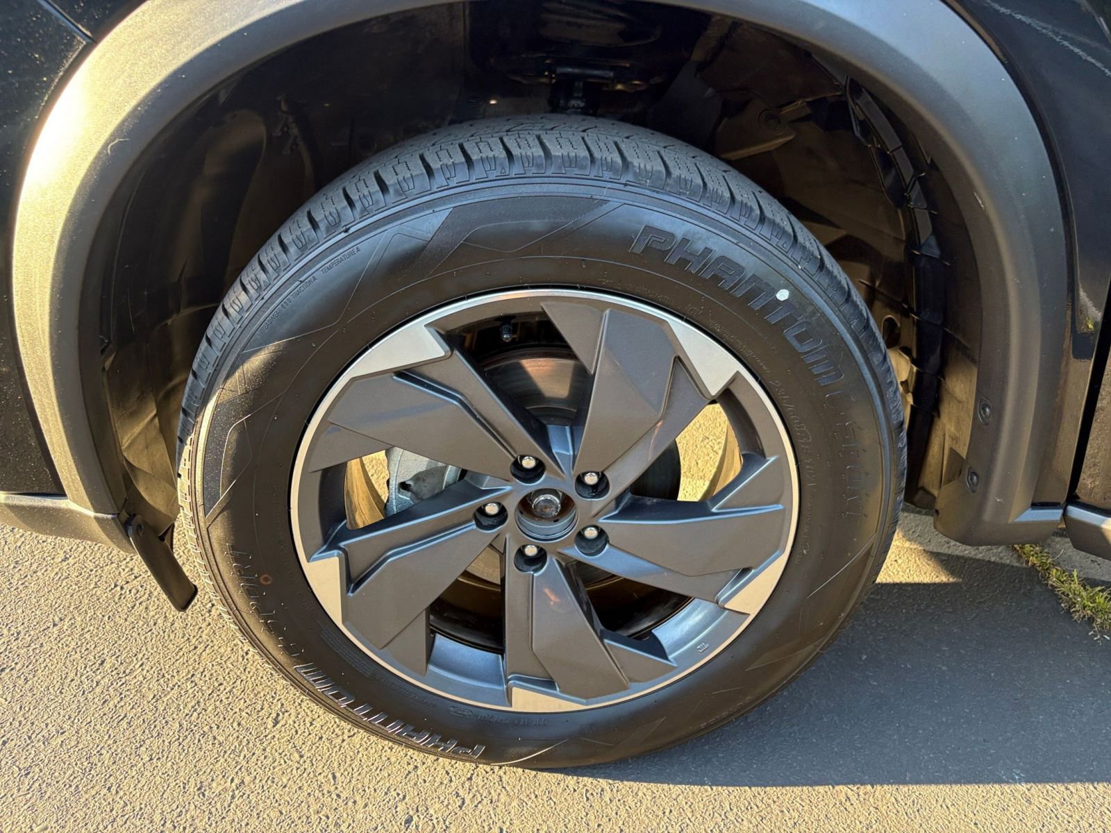 Used 2025 Nissan Rogue SV image 32