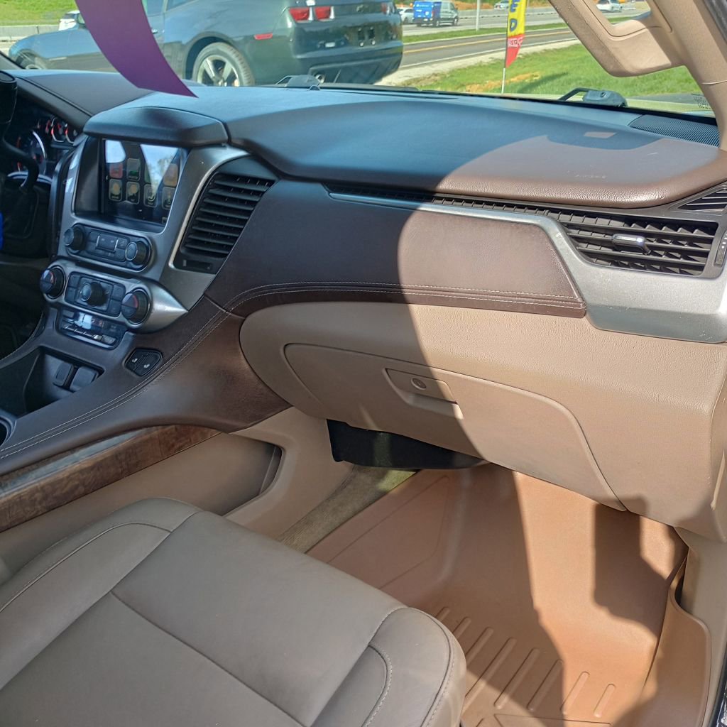 Used 2019 Chevrolet Suburban LT RWD image 22