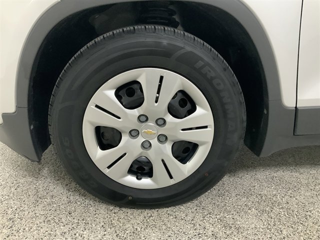 Used 2018 Chevrolet Trax LS w/ LPO, Cargo Package FWD image 9