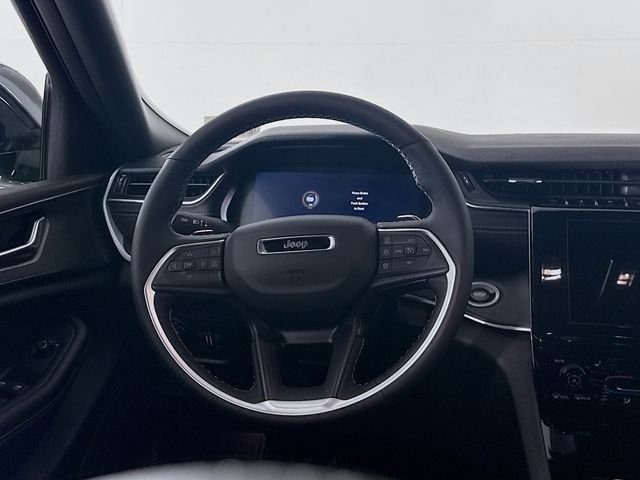 New 2025 Jeep Grand Cherokee Altitude image 11