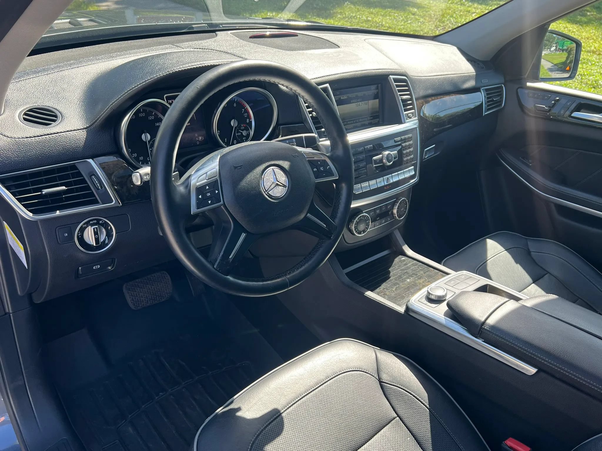 Used 2014 Mercedes-Benz GL 450 4MATIC w/ Lighting Package image 15