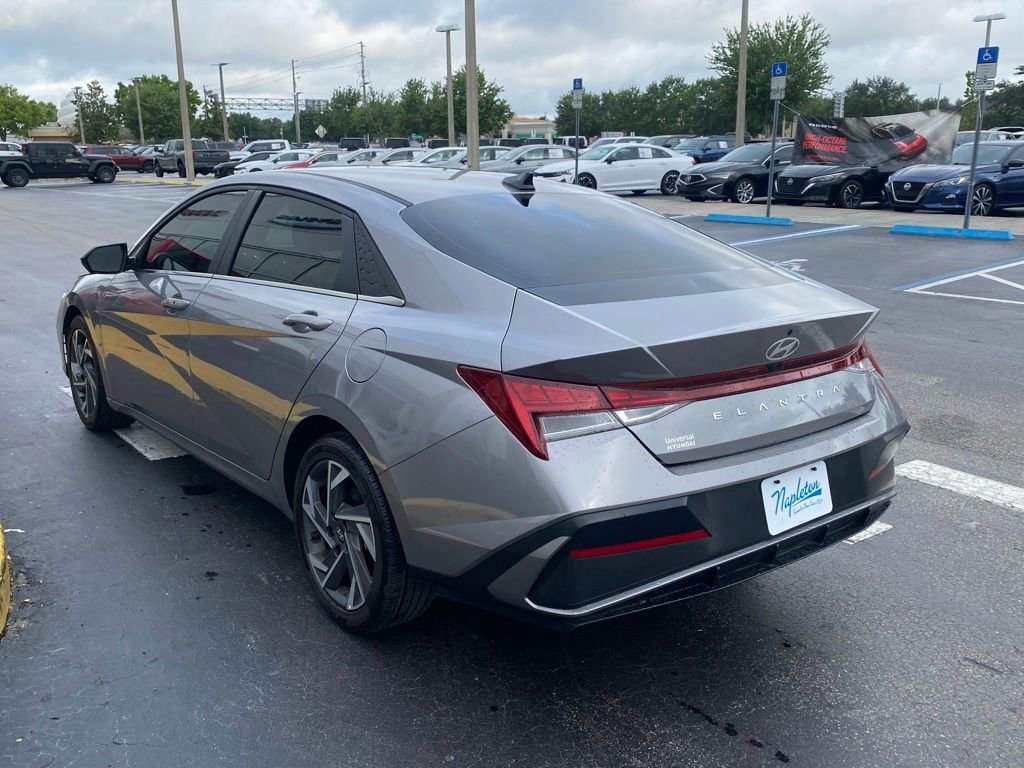 Used 2025 Hyundai Elantra SEL FWD image 7