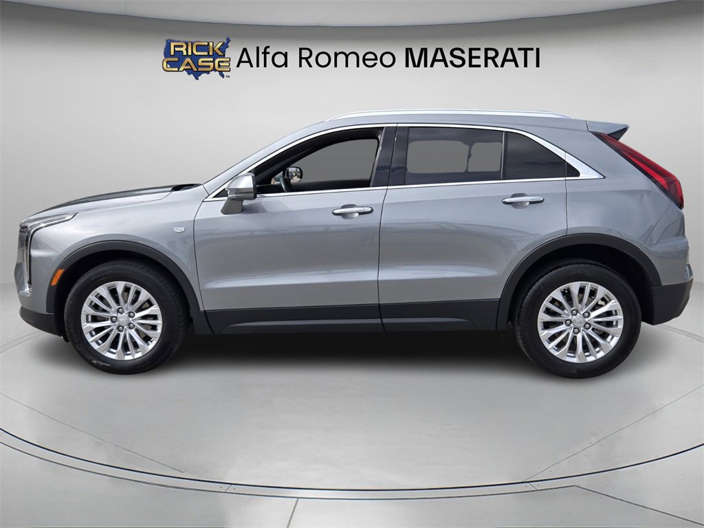 Used 2024 Cadillac XT4 Luxury w/ Cold Weather Package image 3