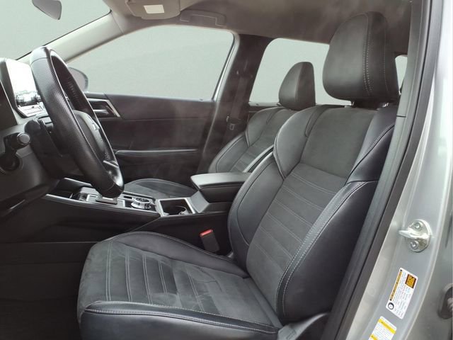 Used 2024 Mitsubishi Outlander SE image 12