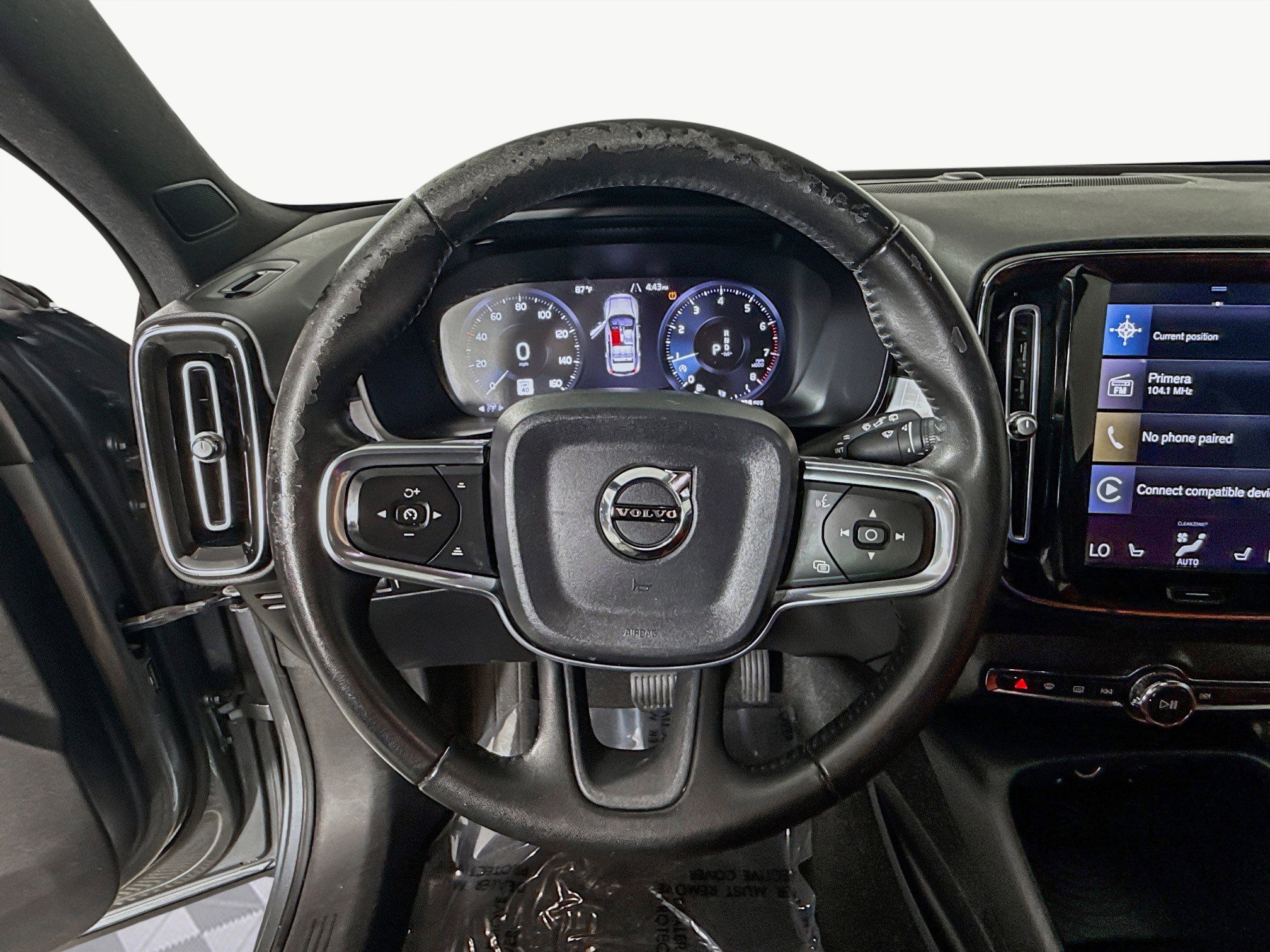 Used 2019 Volvo XC40 T4 Momentum image 13