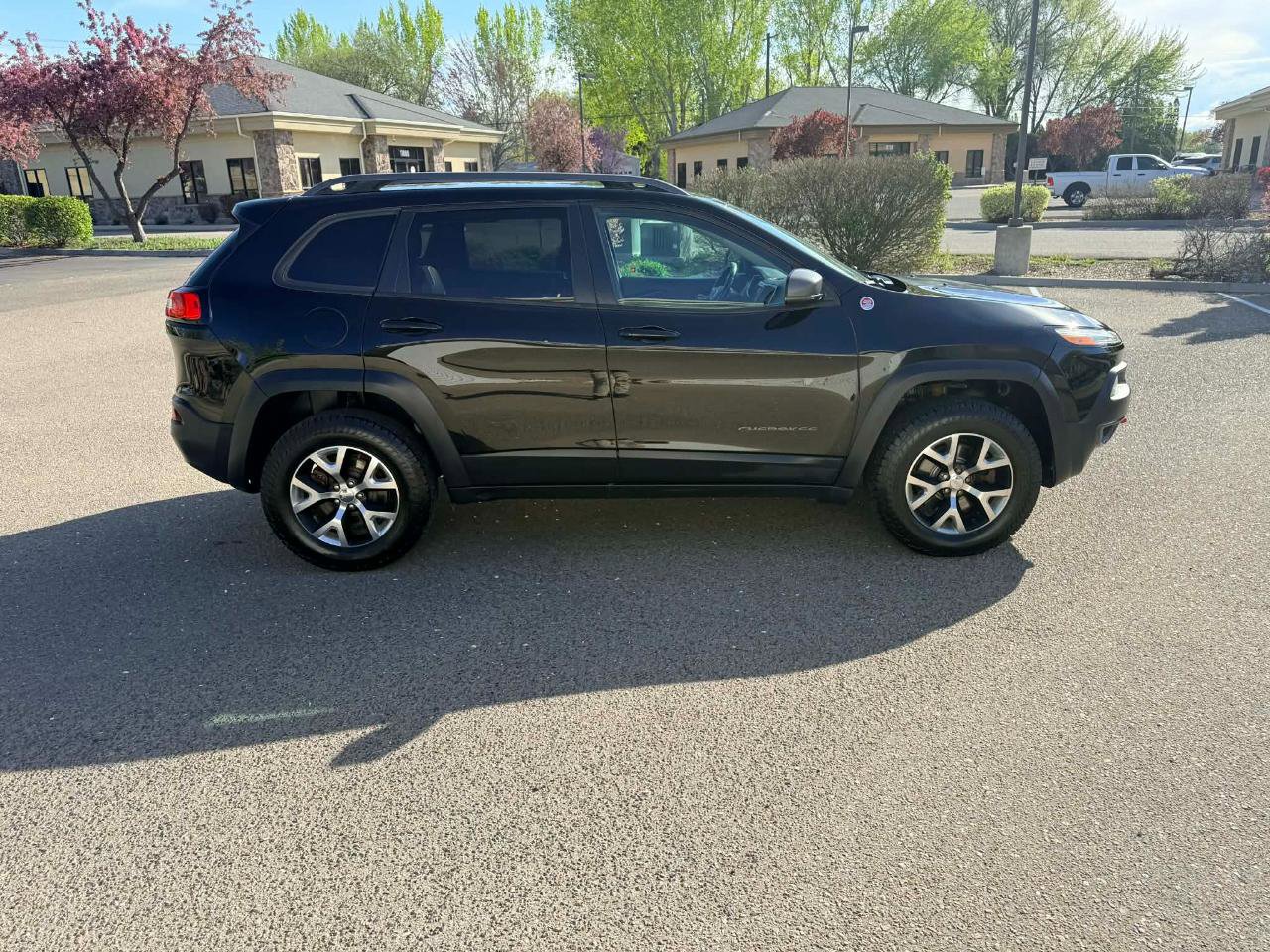 Used 2017 Jeep Cherokee Trailhawk w/ Cold Weather Group image 6