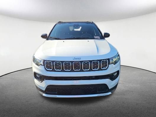Used 2025 Jeep Compass Limited AWD/4WD image 2