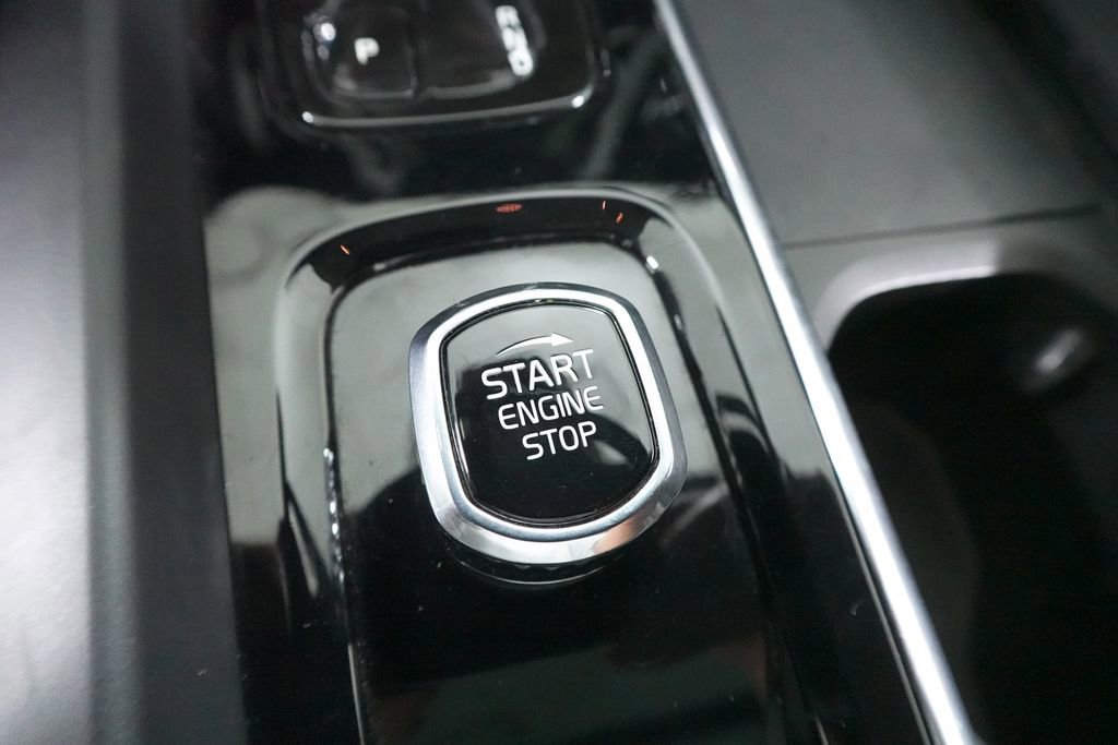 Used 2022 Volvo XC60 T8 Inscription w/ Advanced Package image 21