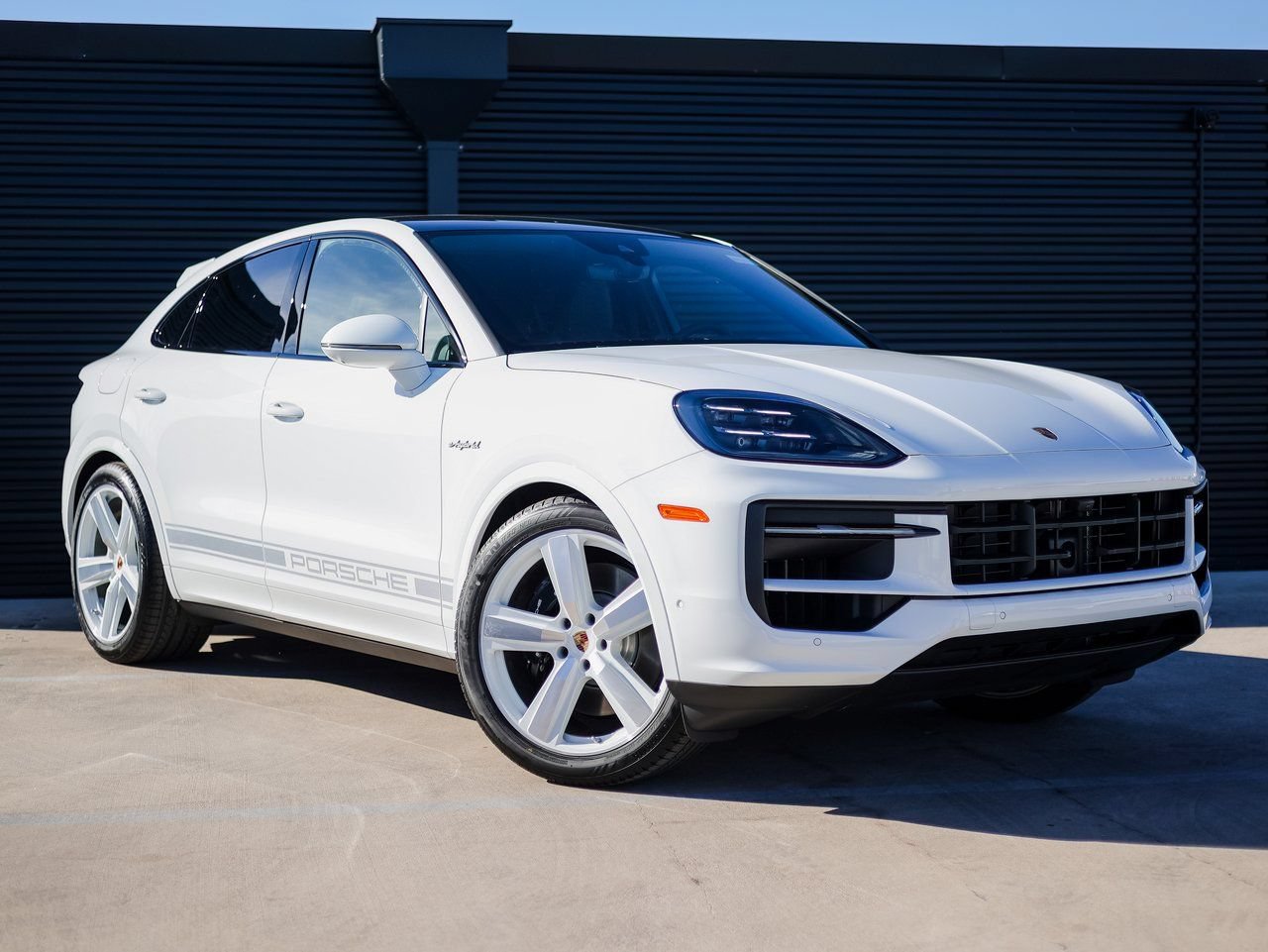 New 2026 Porsche Cayenne E-Hybrid Coupe AWD/4WD image 9