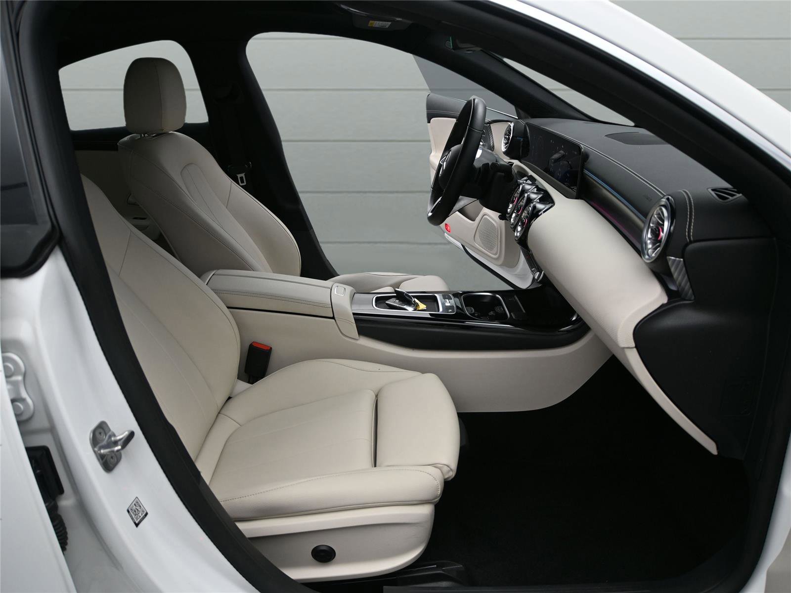 Used 2024 Mercedes-Benz CLA 250 4MATIC image 20