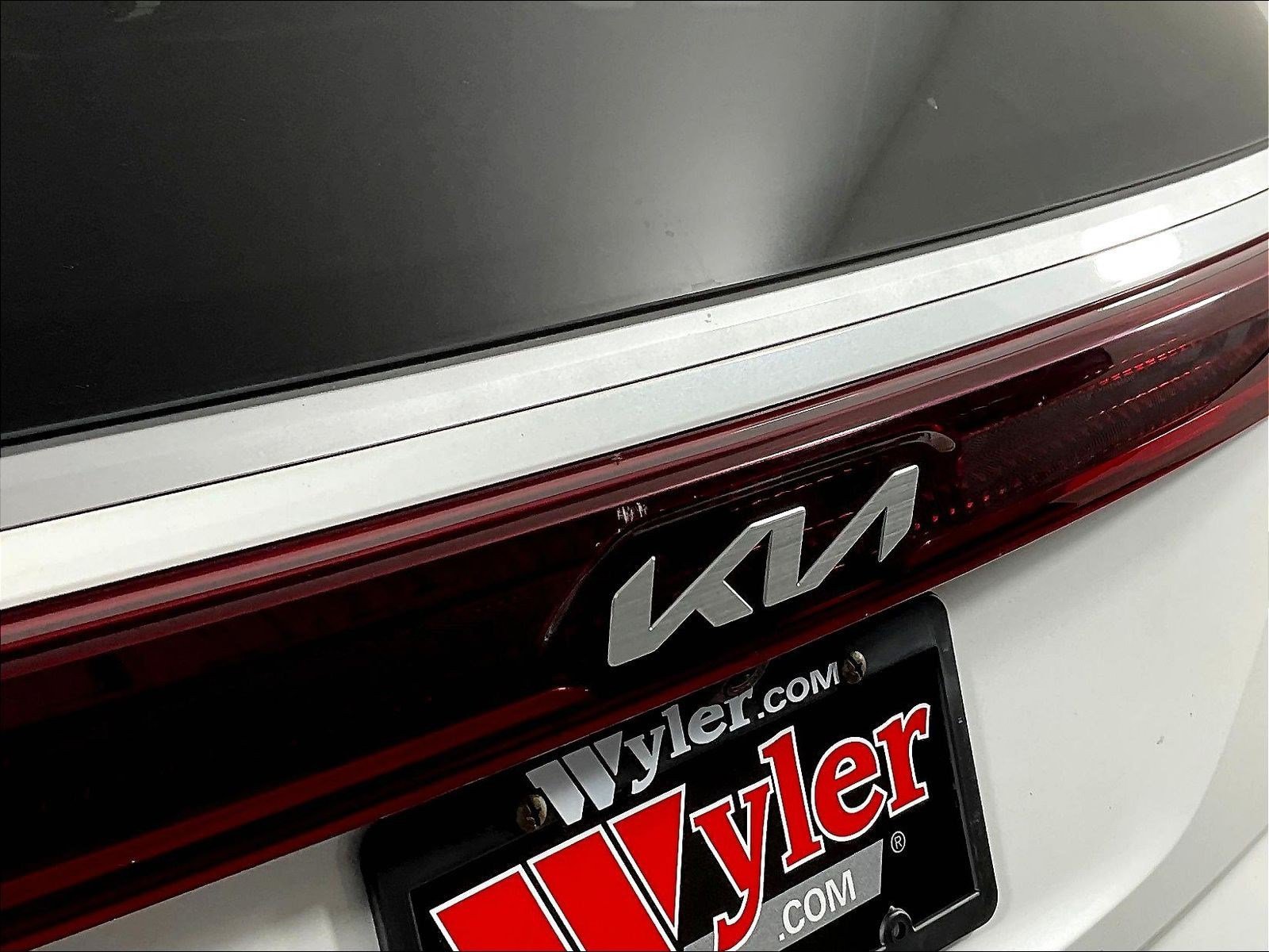 Used 2023 Kia Carnival LX FWD image 24