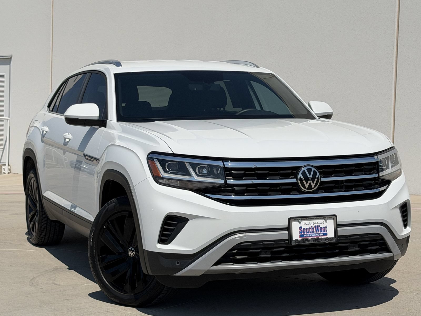 Used 2023 Volkswagen Atlas Cross Sport SE w/ Black Wheel Package FWD image 2