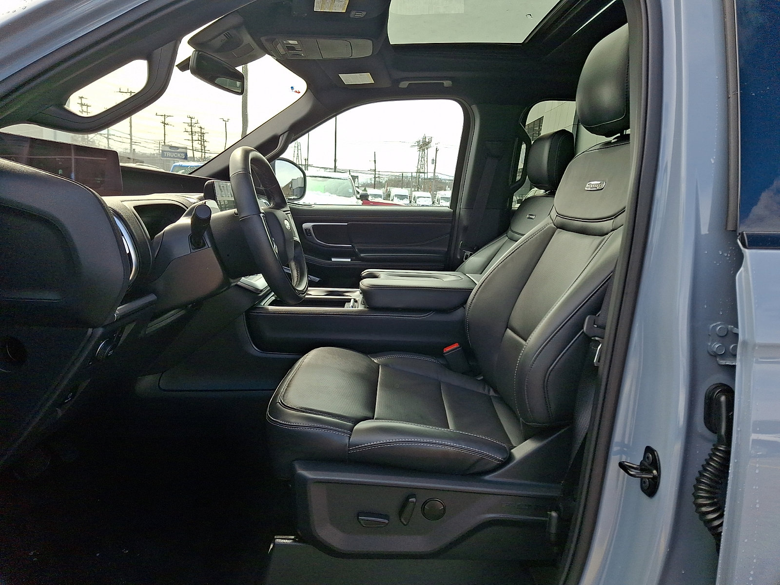 Used 2025 Ford Expedition Platinum w/ Stealth Appearance Package image 13