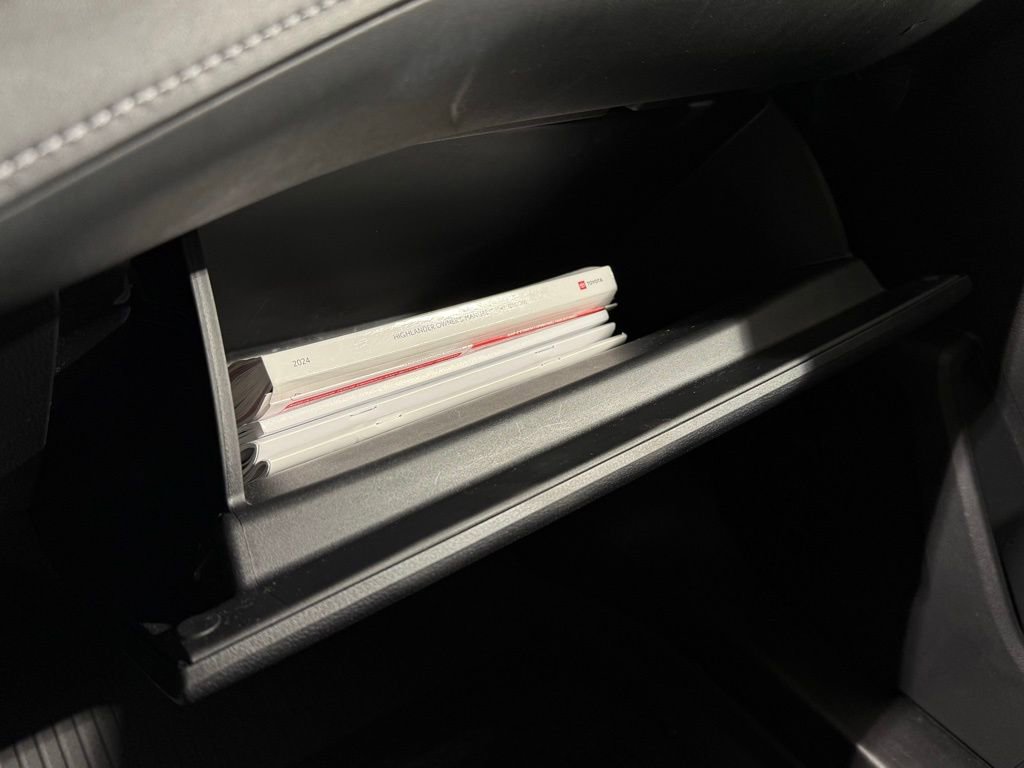 Certified 2024 Toyota Highlander XLE image 32