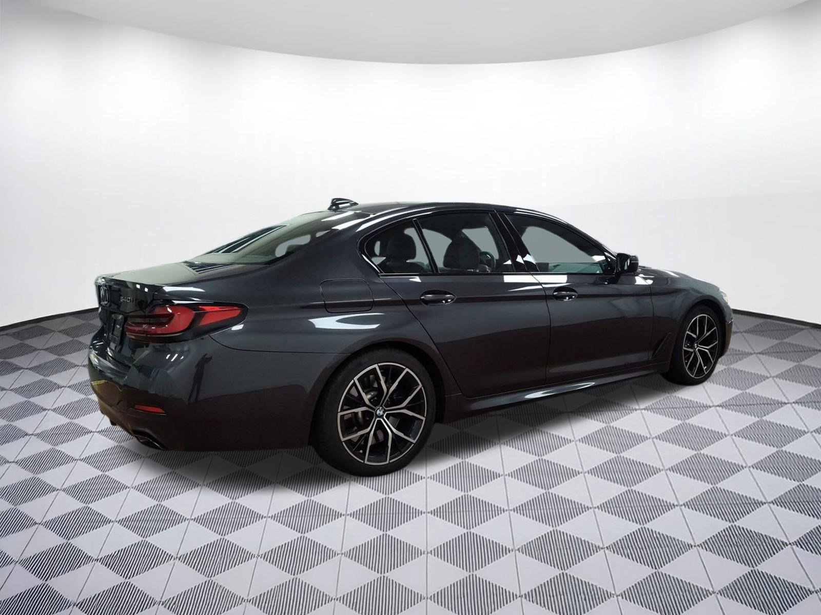 Used 2022 BMW 540i xDrive w/ M Sport Package image 9