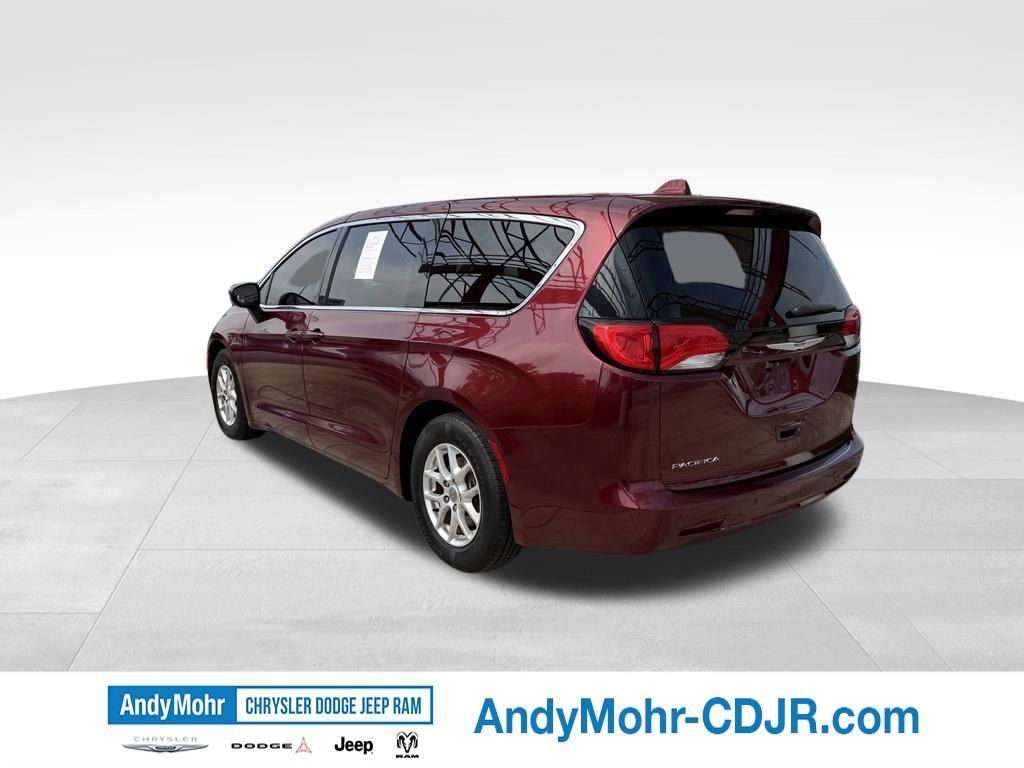 Used 2017 Chrysler Pacifica Touring FWD image 5