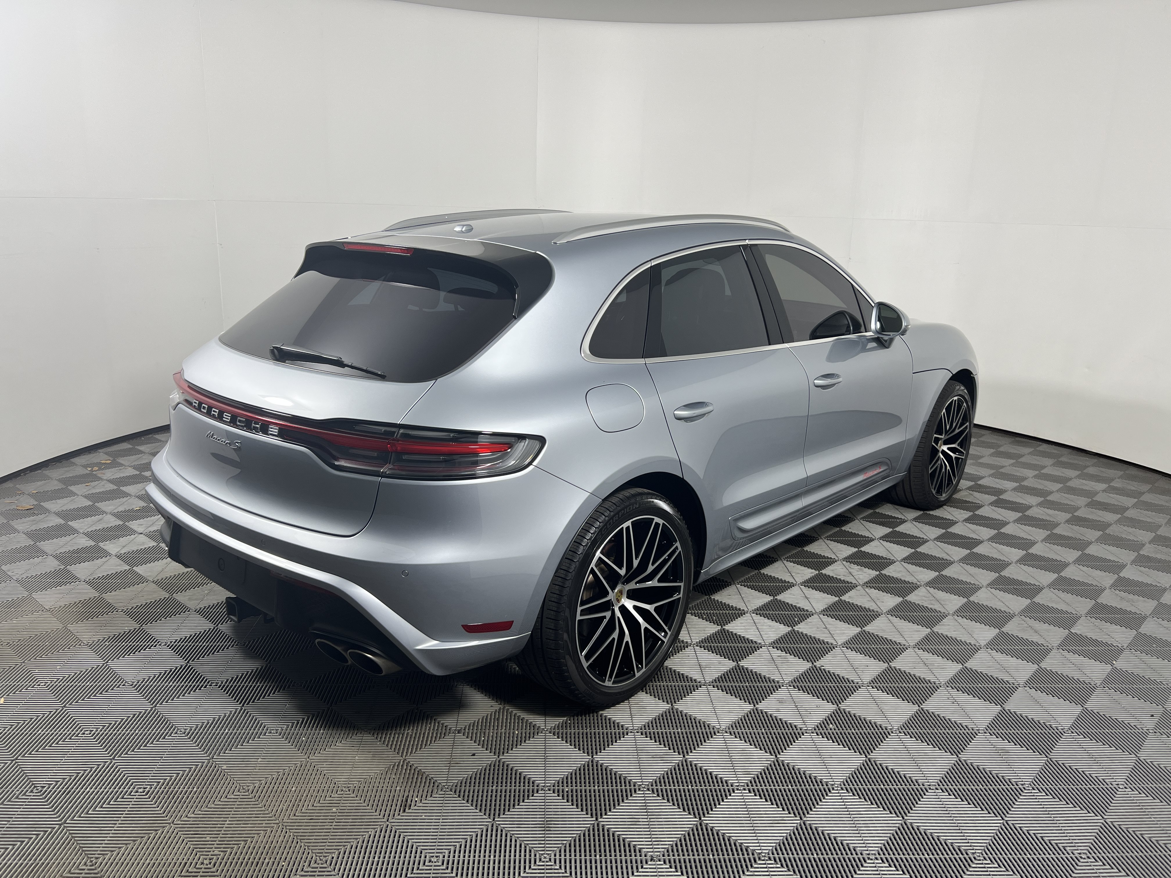 Certified 2025 Porsche Macan S AWD/4WD image 7