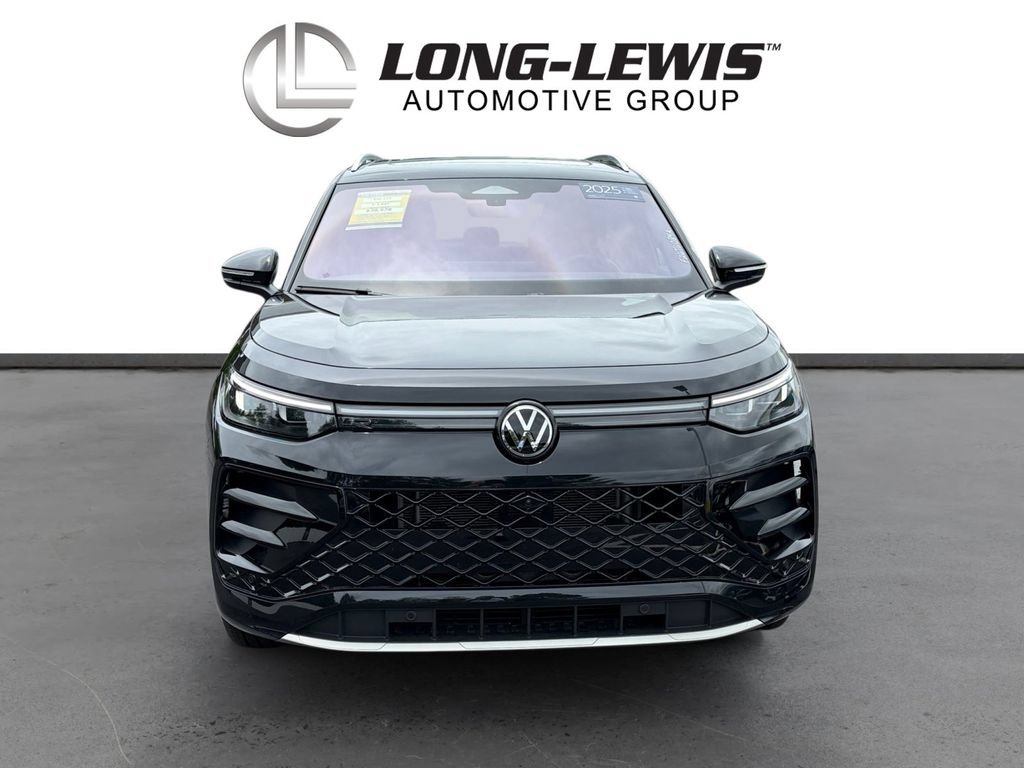 Certified 2025 Volkswagen Tiguan SEL R-Line AWD/4WD image 11