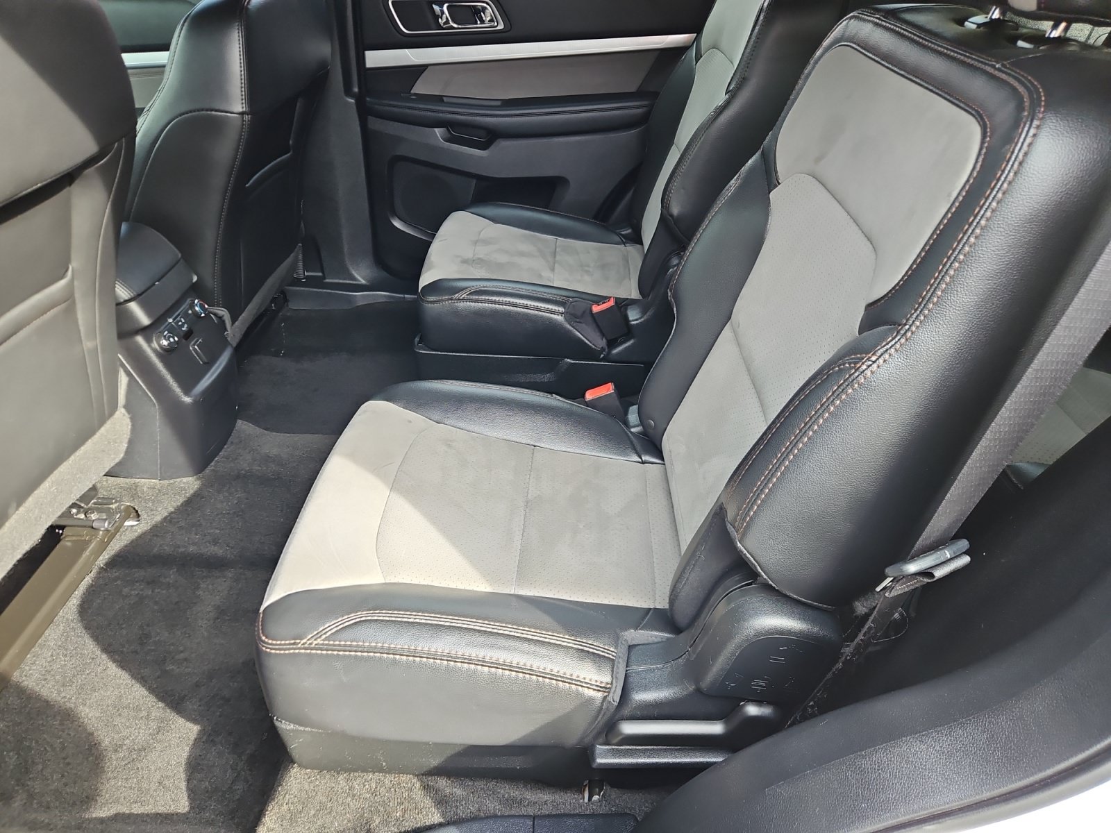 Used 2017 Ford Explorer XLT w/ Equipment Group 202A FWD image 14