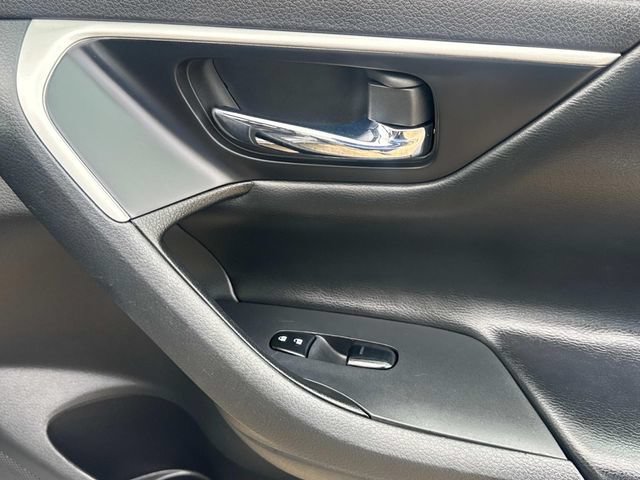 Used 2018 Nissan Altima 2.5 SV FWD image 18