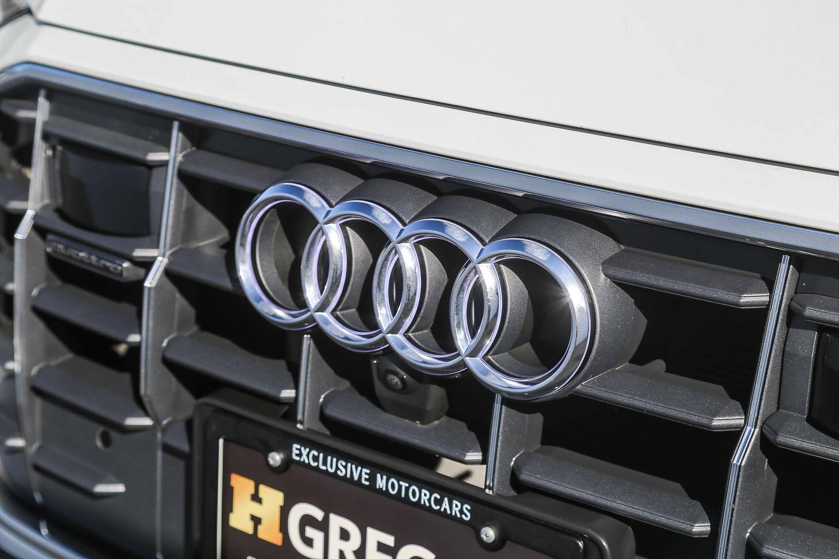 Used 2023 Audi Q8 Premium image 14